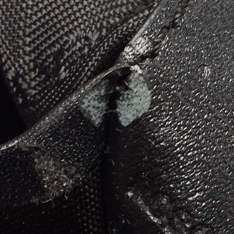 Pre Owned Burberry Black Grained Leather Peyton Crossbody Bag