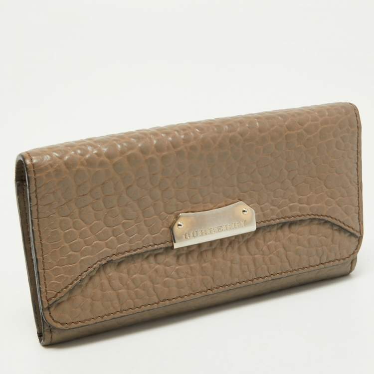Pre Owned Burberry Beige Leather Flap Continental Wallet