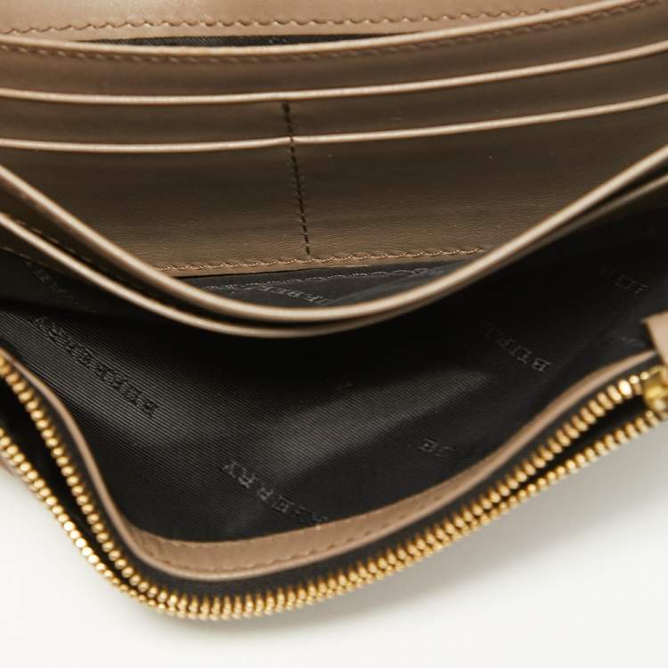 Pre Owned Burberry Beige Leather Flap Continental Wallet