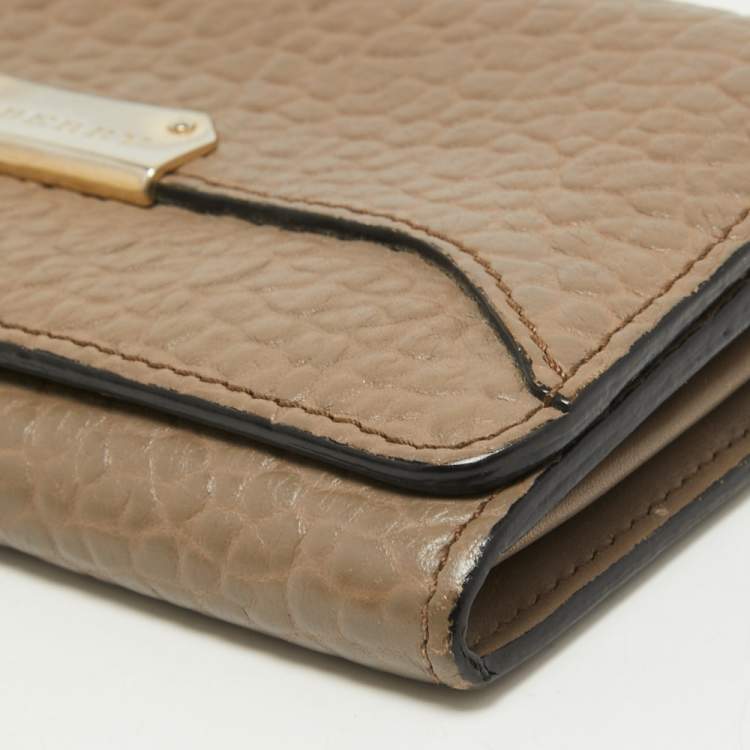 Pre Owned Burberry Beige Leather Flap Continental Wallet