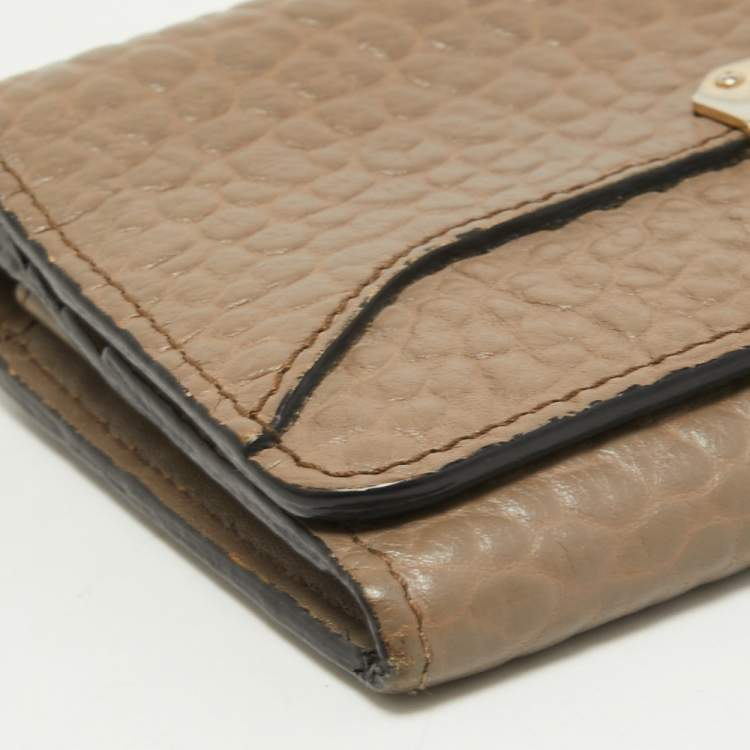 Pre Owned Burberry Beige Leather Flap Continental Wallet