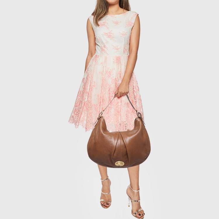 مملوكة مسبقًا Burberry Brown Leather Logo Hobo