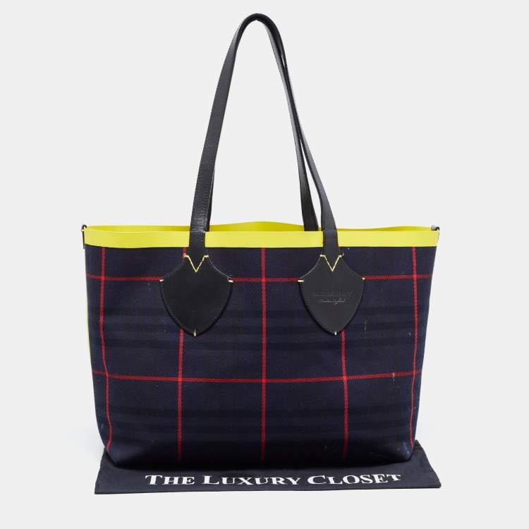 Pre Owned Burberry Dark Blue/Red Check Canvas Medium Reversible Giant Tote 