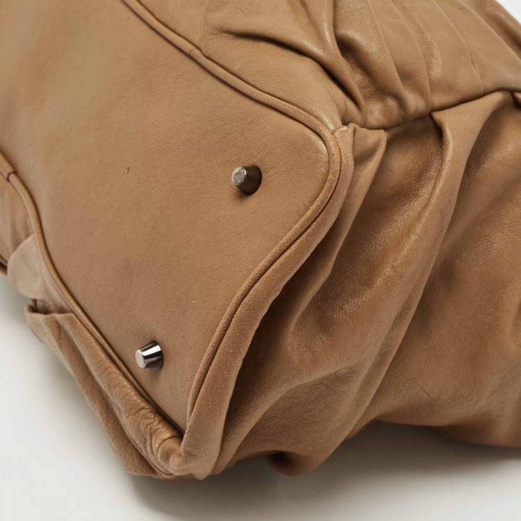 مملوكة مسبقًا Burberry Tan Pleated Leather Tote