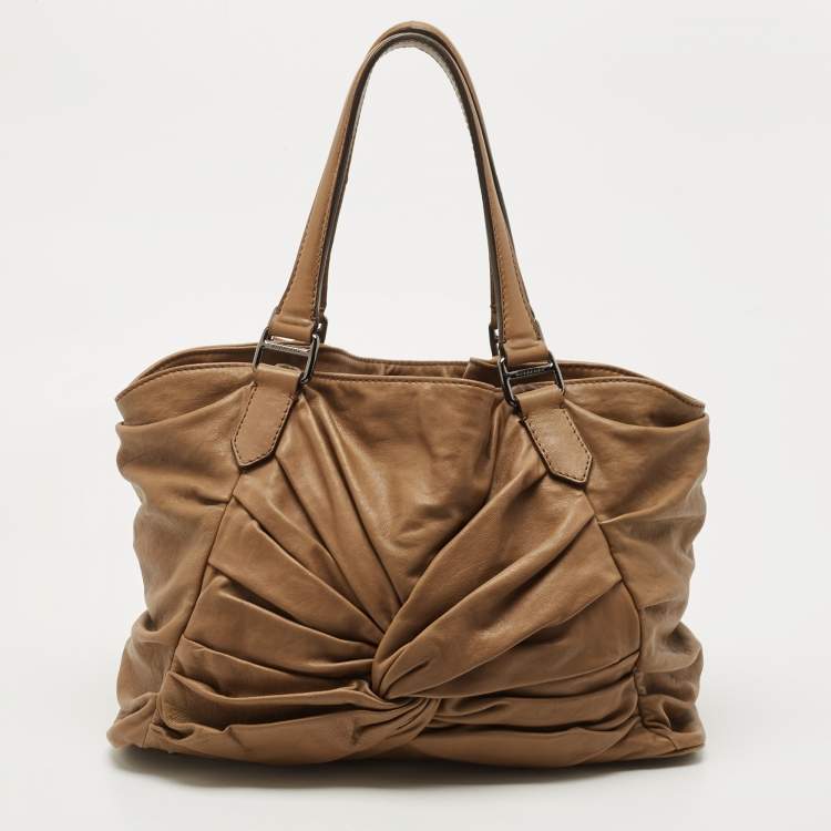 مملوكة مسبقًا Burberry Tan Pleated Leather Tote