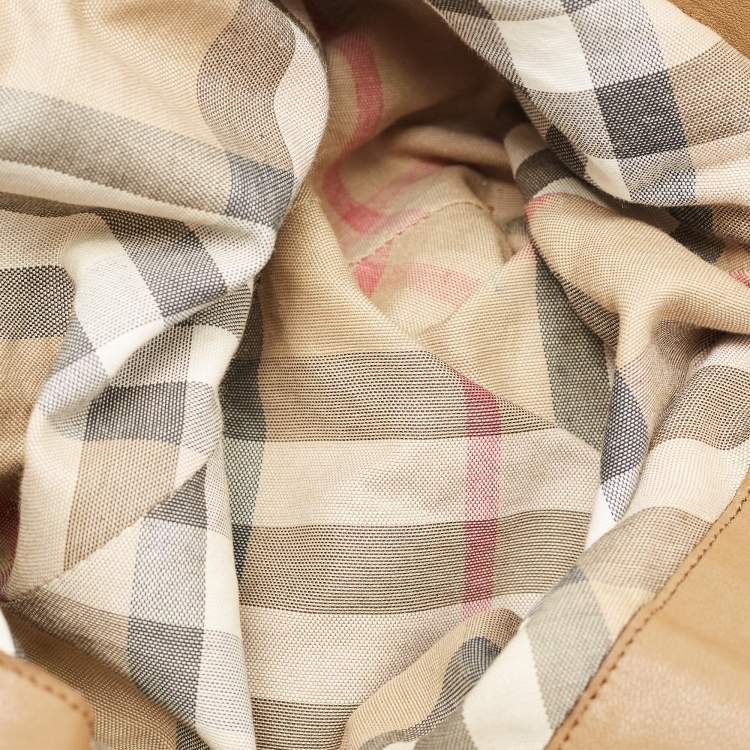 مملوكة مسبقًا Burberry Tan Pleated Leather Tote