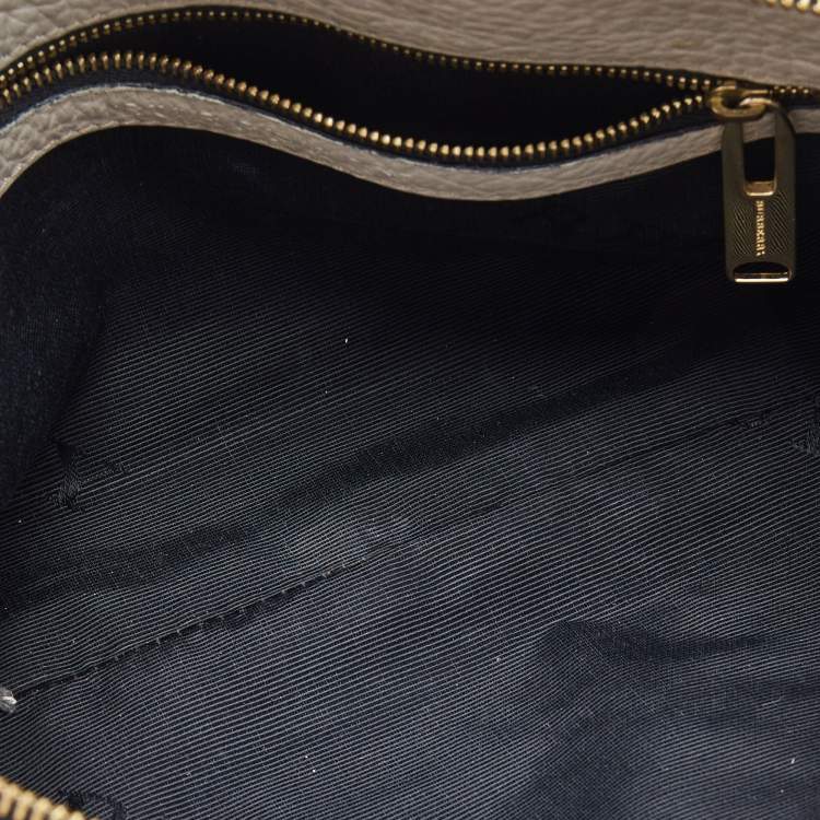 Pre Owned Burberry Light Grey Textured Leather Chichester Crossbody Bag