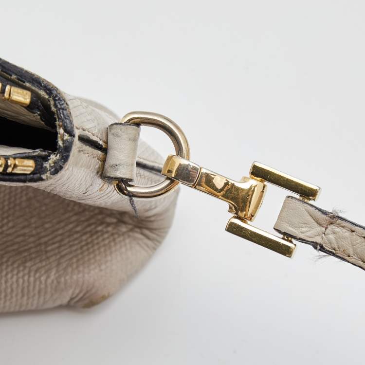 Pre Owned Burberry Light Grey Textured Leather Chichester Crossbody Bag