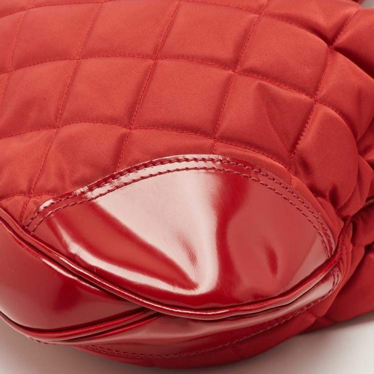 Pre Owned Burberry Red Quilted Nylon and Patent Leather Brooke Hobo