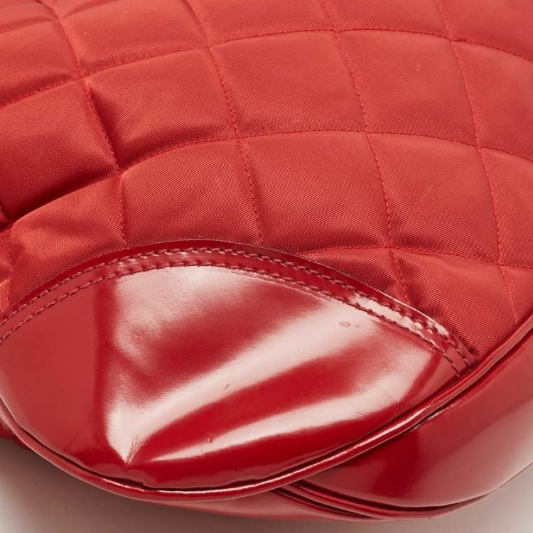Pre Owned Burberry Red Quilted Nylon and Patent Leather Brooke Hobo