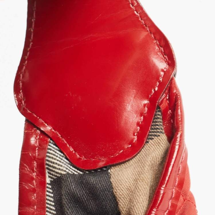Pre Owned Burberry Red Quilted Nylon and Patent Leather Brooke Hobo