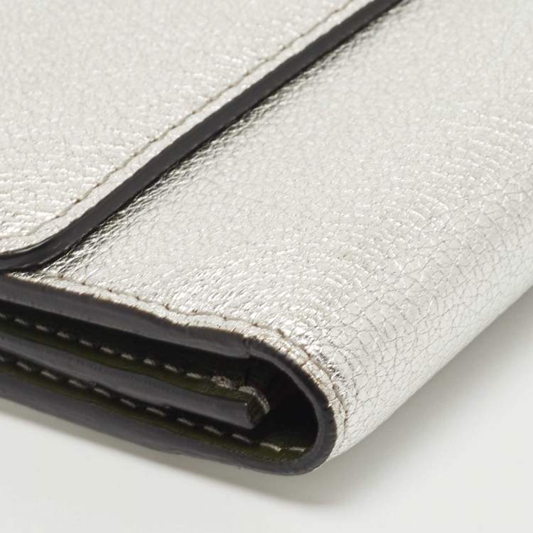 Pre Owned Burberry Silver Leather Highbury D-Ring Continental Wallet