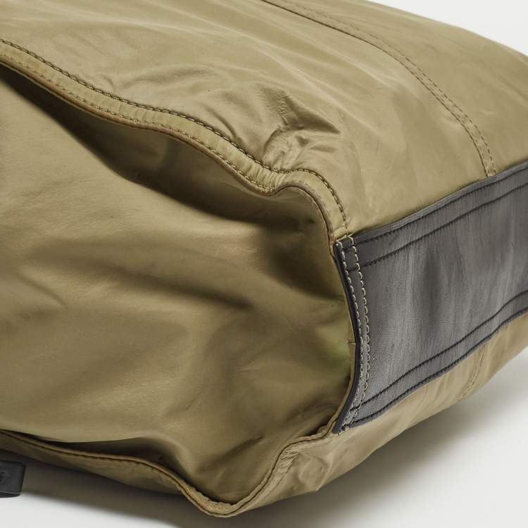 Pre Owned Burberry Military Green Nylon and Leather Buckleigh Tote