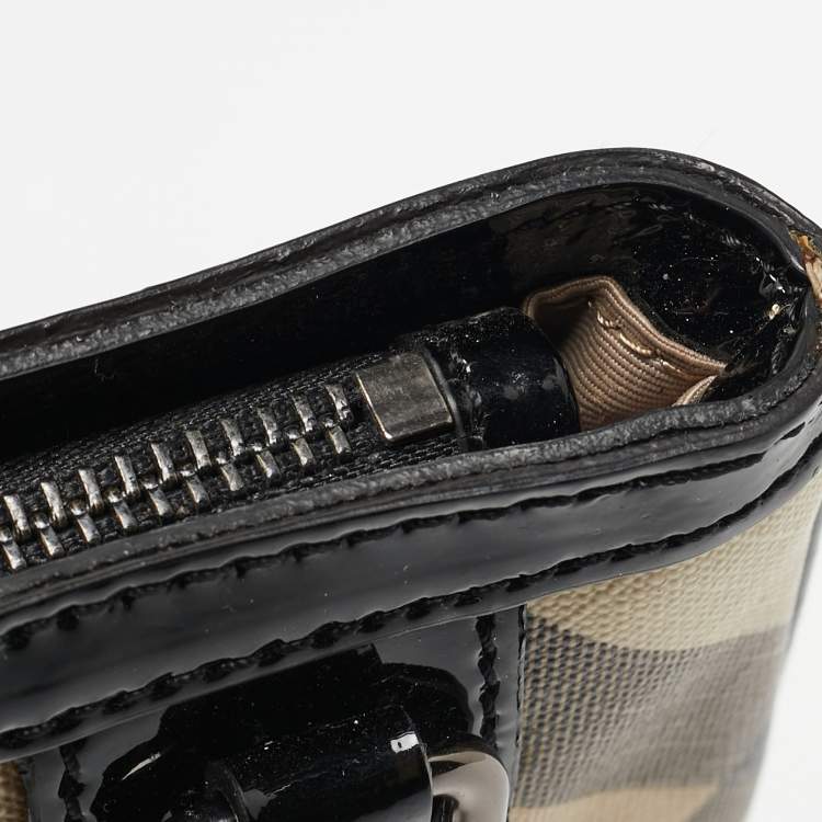 Pre Owned Burberry Beige/Black Nova Check Coated Canvas and Patent Leather Zip Wristlet Clutch