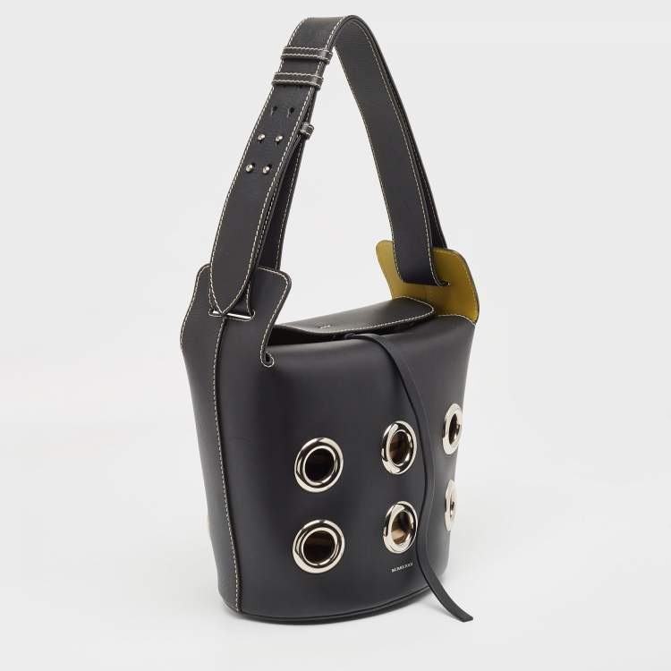 Pre Owned Burberry Black Leather Grommet Bucket Bag