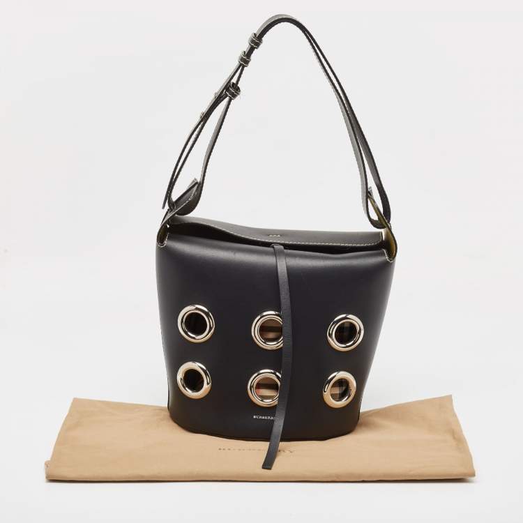 Pre Owned Burberry Black Leather Grommet Bucket Bag