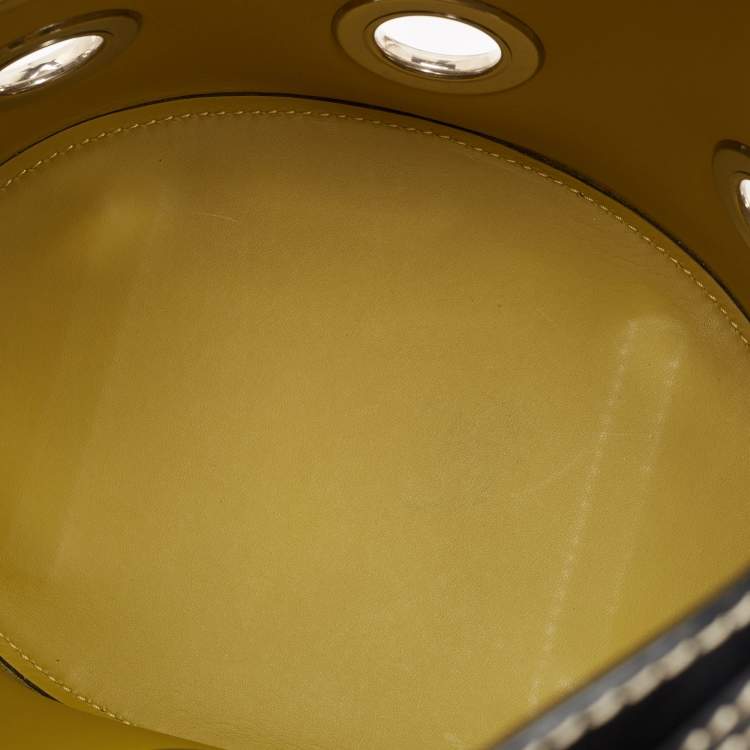 Pre Owned Burberry Black Leather Grommet Bucket Bag