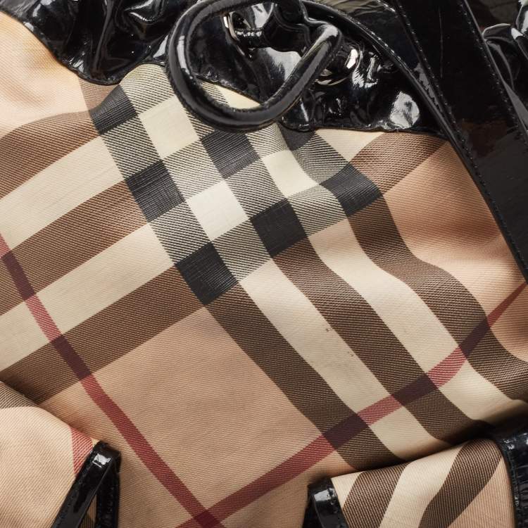 Pre Owned Burberry Black/Beige Supernova Coated Canvas and Patent Leather Drawstring Double Pocket Hobo