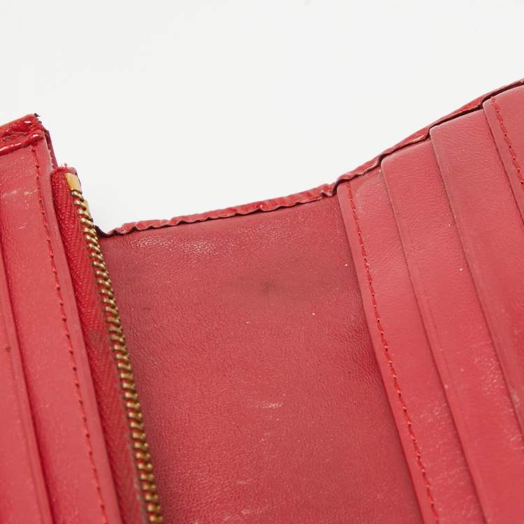 Pre Owned Burberry Red/Beige House Check Coated Canvas and Patent Leather Flap Continental Wallet