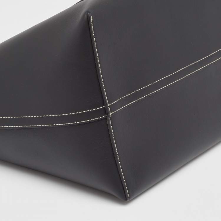 Pre Owned Burberry Black Leather Medium Soft Pocket Tote