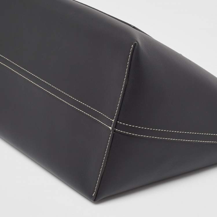 Pre Owned Burberry Black Leather Medium Soft Pocket Tote