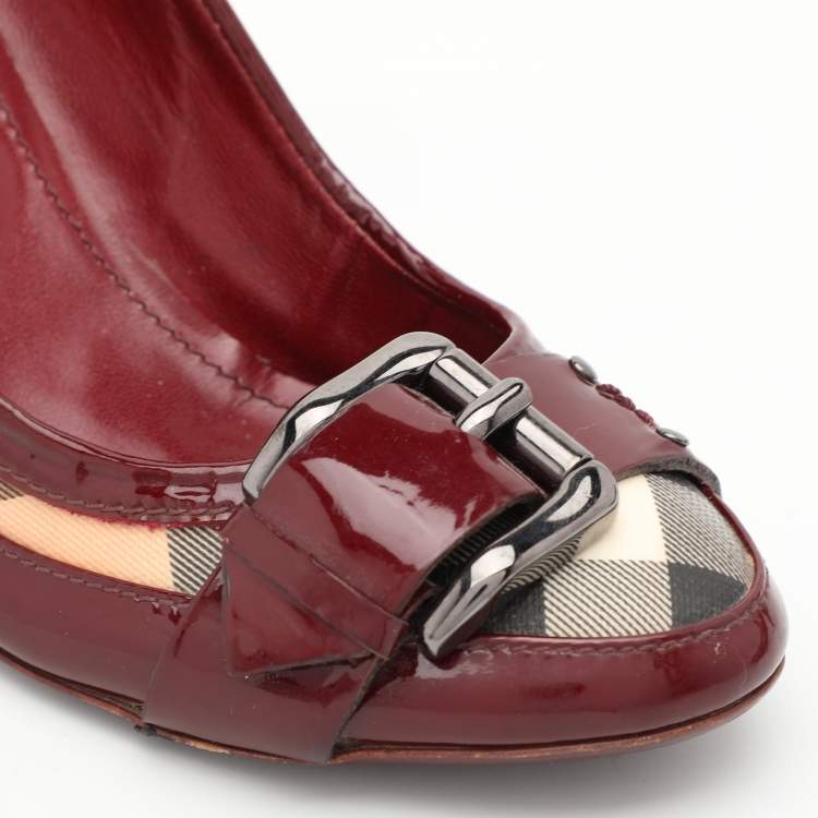 Pre Owned Burberry Burgundy Patent Leather and Coated Canvas Buckle Detail Pumps Size 37