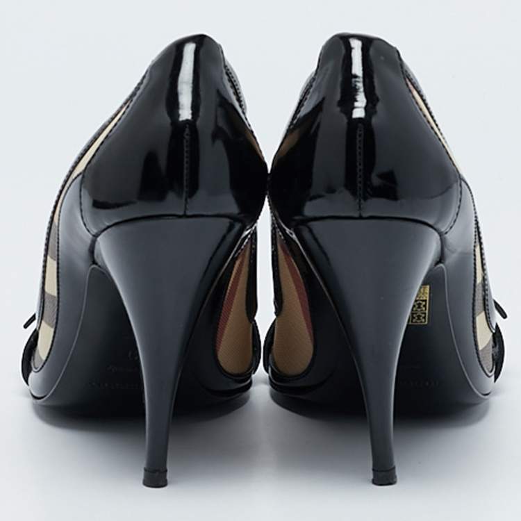 Pre Owned Burberry Black/Beige Canvas and Patent Leather Peep Toe Pumps Size 41