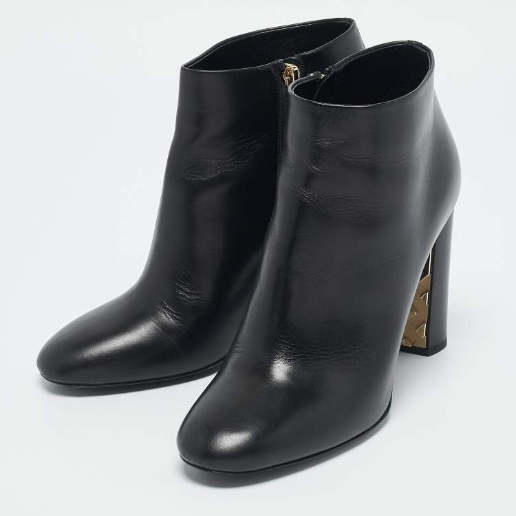 Pre Owned Burberry Black Leather Equestrian Kennard Ankle Length Boots Size 39.5