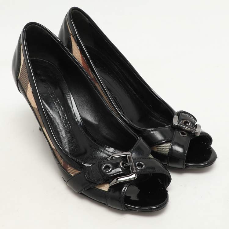 Pre Owned Burberry Black/Beige Patent Leather and Nova Check Coated Canvas Buckle Peep Toe Pumps Size 37