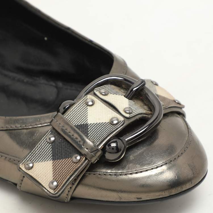 Pre Owned Burberry Metallic Leather and Nova Check Canvas Buckle Detail Ballet Flats Size 39