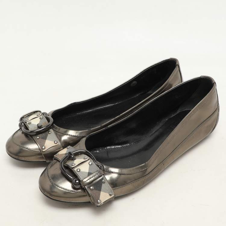 Pre Owned Burberry Metallic Leather and Nova Check Canvas Buckle Detail Ballet Flats Size 39