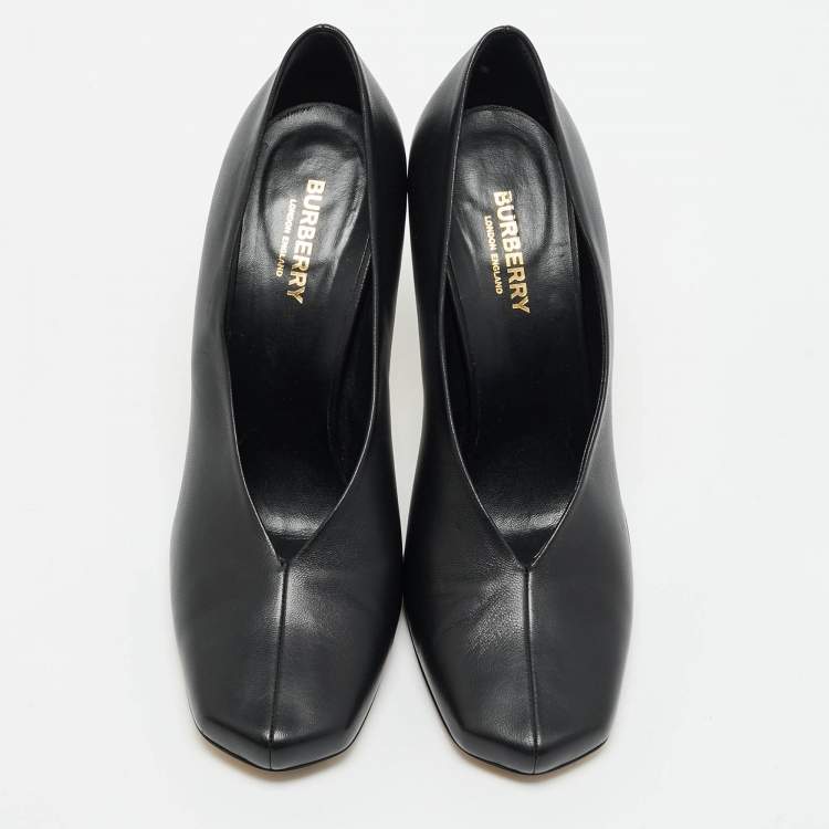 Pre Owned Burberry Black Leather Baby Pumps Size 39