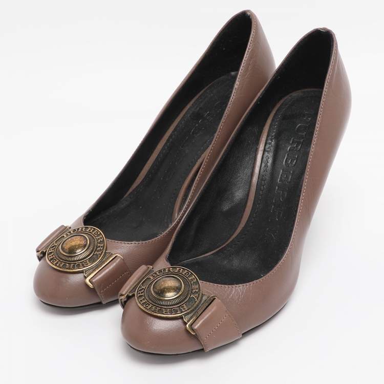 Pre Owned Burberry Etoupe Leather Pumps Size 38
