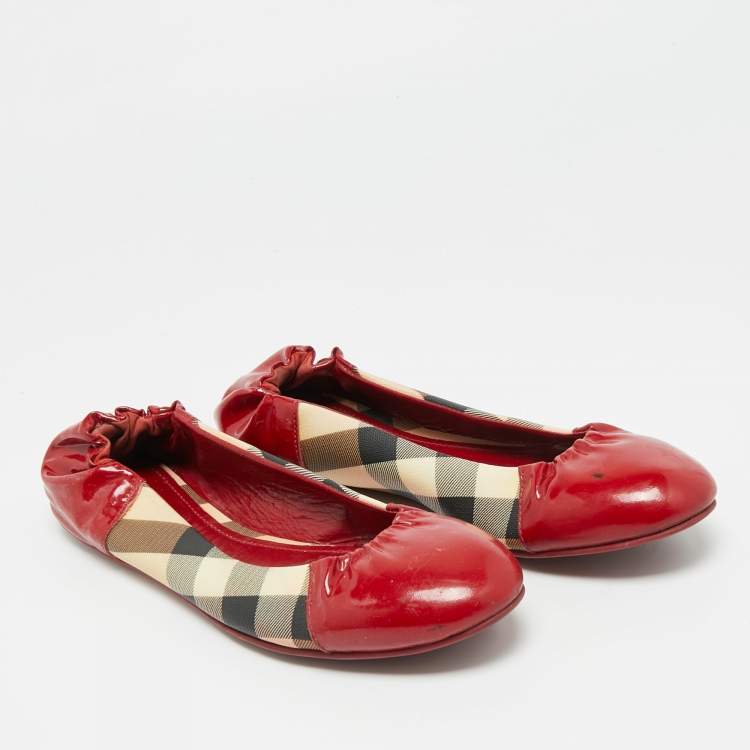 Pre Owned Burberry Red/Beige Patent Leather and Nova Check Canvas Scrunch Ballet Flats Size 38