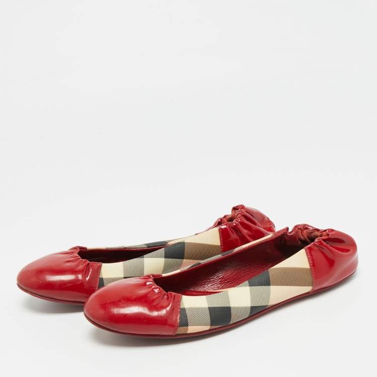 Pre Owned Burberry Red/Beige Patent Leather and Nova Check Canvas Scrunch Ballet Flats Size 38