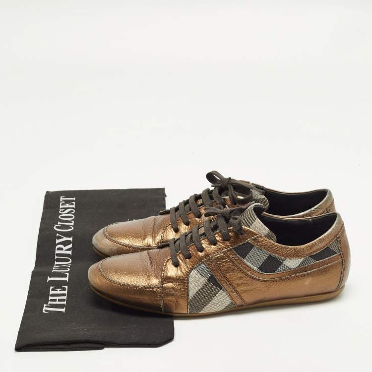 مملوكة مسبقًا Burberry novacheck Size 37 Metallic Bronze Canvas and Leather Lace Up Sneakers