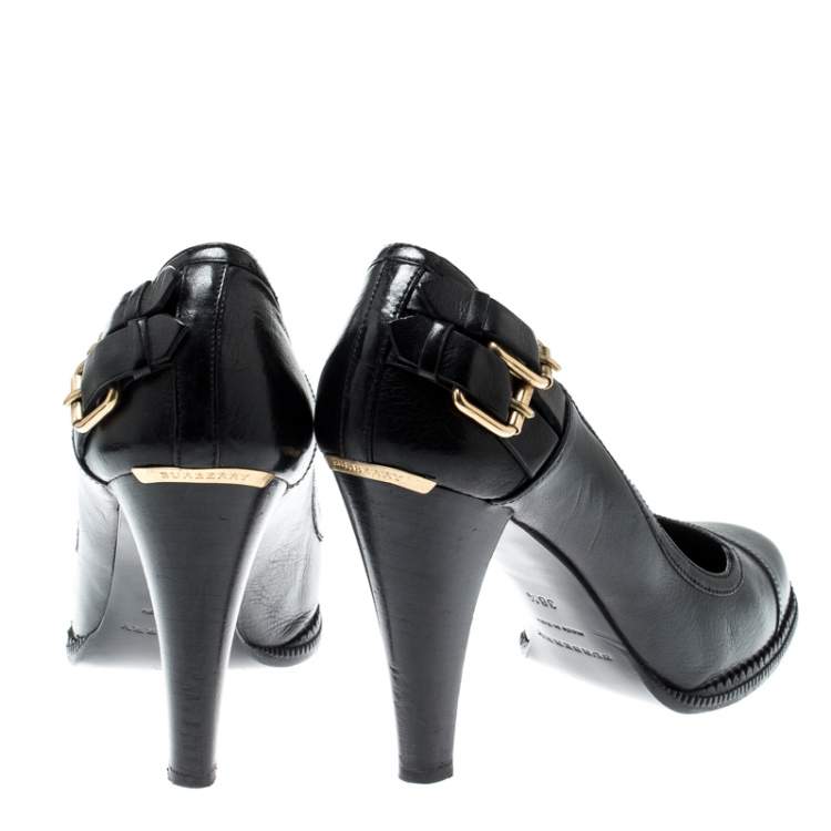 Pre Owned Burberry Black Leather Buckle Detail Pumps Size 38.5