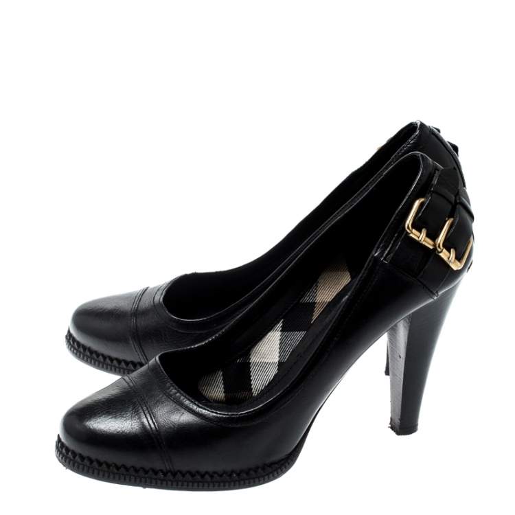 Pre Owned Burberry Black Leather Buckle Detail Pumps Size 38.5