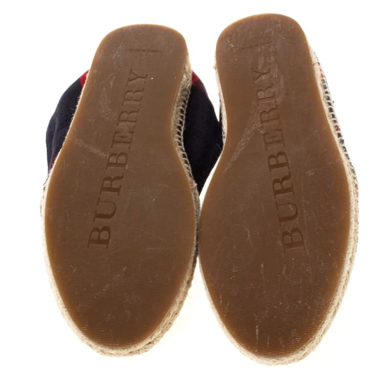 مملوكة مسبقًا Burberry Navy Blue Nova Check Canvas Espadrilles Size 41