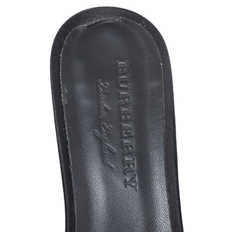 مملوكة مسبقًا Burberry Black Satin Chain Detail Open Toe Mules Size 40