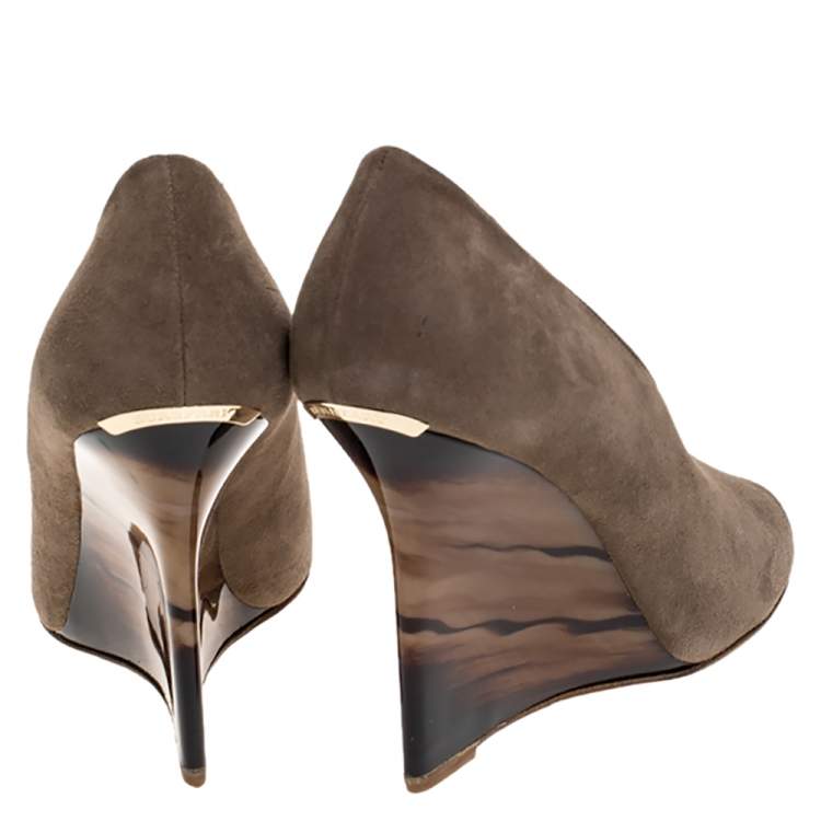 Pre Owned Burberry Grey Suede Reyard Wedge Pumps Size 40.5