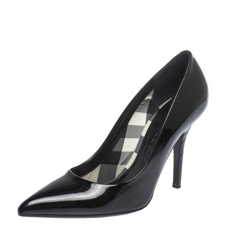 مملوكة مسبقًا Burberry Black Patent Leather Pointed Toe Pumps Size 39