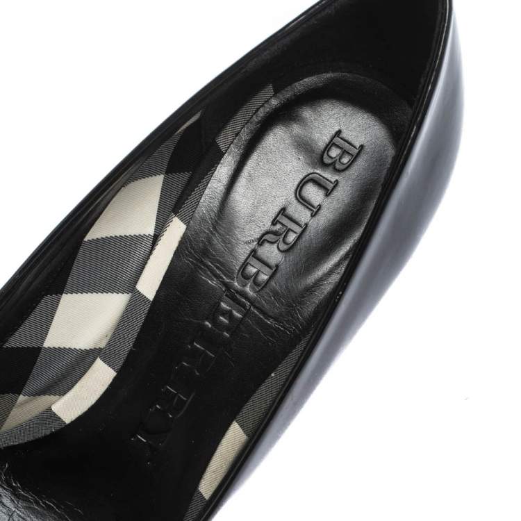 مملوكة مسبقًا Burberry Black Patent Leather Pointed Toe Pumps Size 39