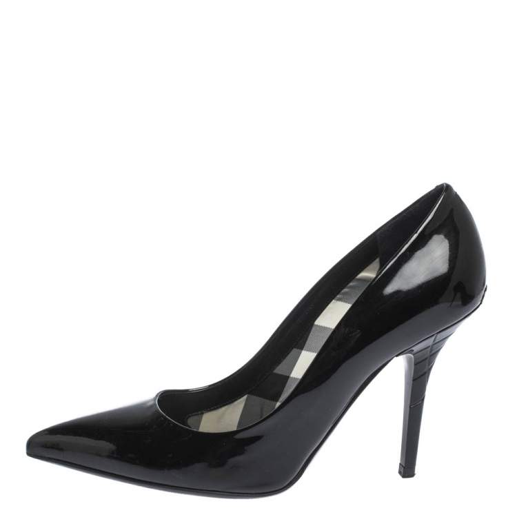 مملوكة مسبقًا Burberry Black Patent Leather Pointed Toe Pumps Size 39