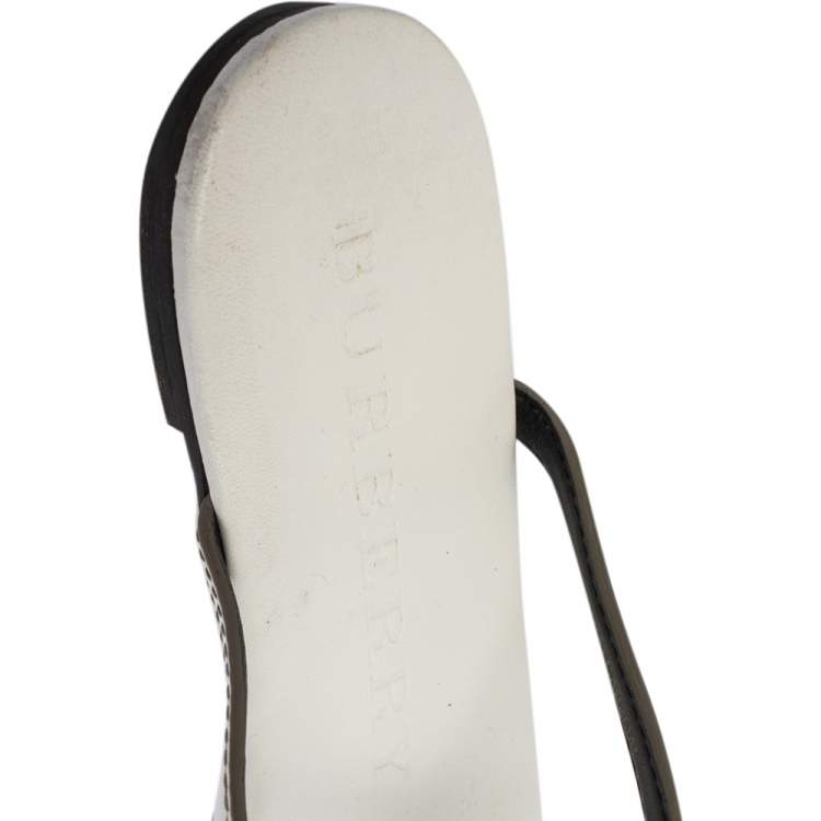 Pre Owned Burberry White Leather Horse Clip Thong Flat Sandals Size 39
