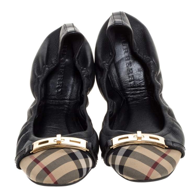 Pre Owned Burberry Beige Coated Canvas And Black Leather Scrunch Ballet Flats Size 39