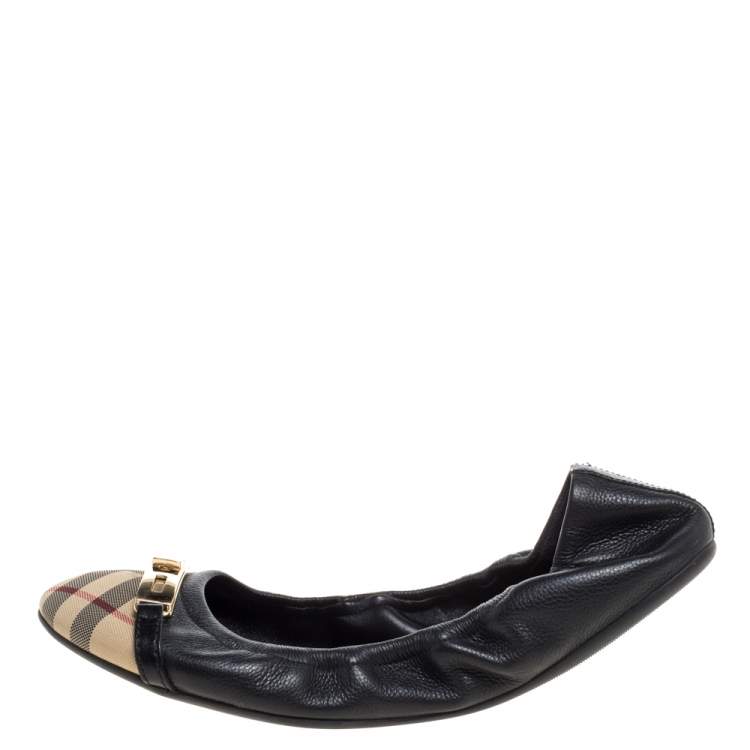 Pre Owned Burberry Beige Coated Canvas And Black Leather Scrunch Ballet Flats Size 39