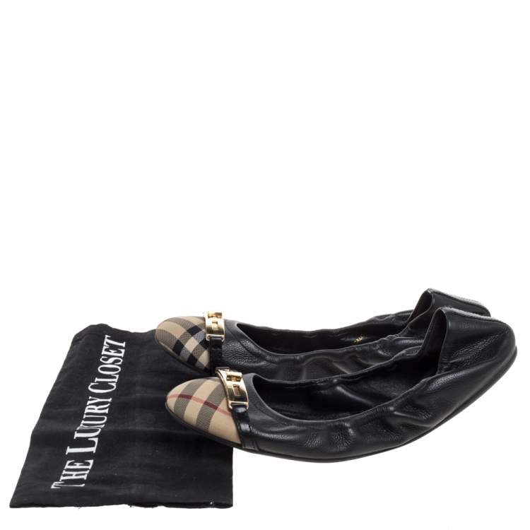 Pre Owned Burberry Beige Coated Canvas And Black Leather Scrunch Ballet Flats Size 39