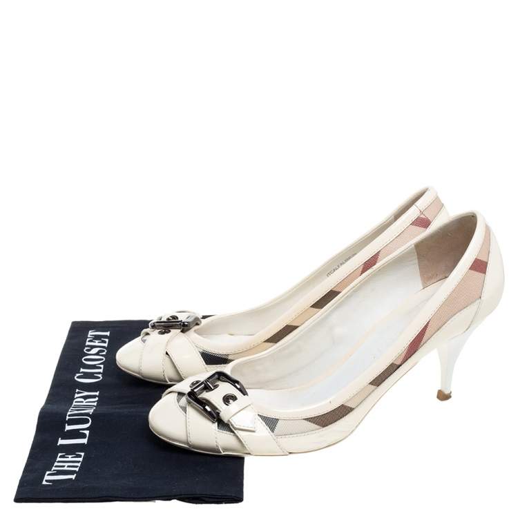 مملوكة مسبقًا Burberry Cream Cream/Beige Patent Leather and Nova Check Canvas Buckle Pumps Size 38