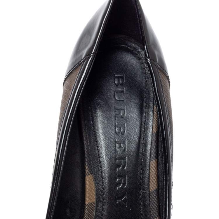 Pre Owned Burberry Black Nova Check Coated Canvas and Patent Leather Buckle Round Toe Pumps Size 39